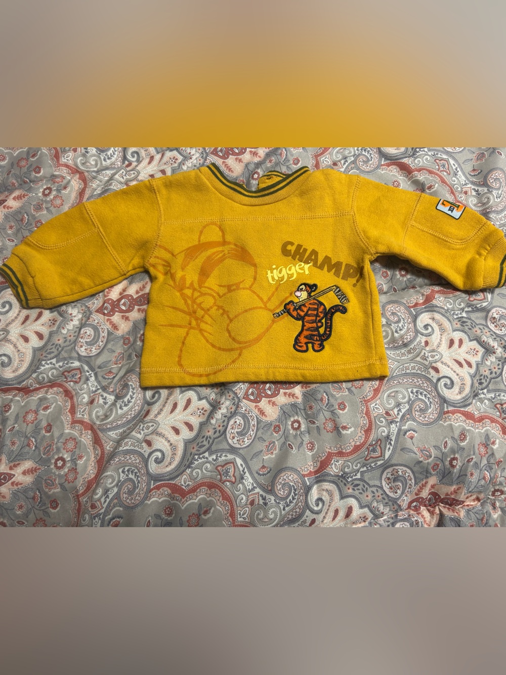 Vintage tigger sweater